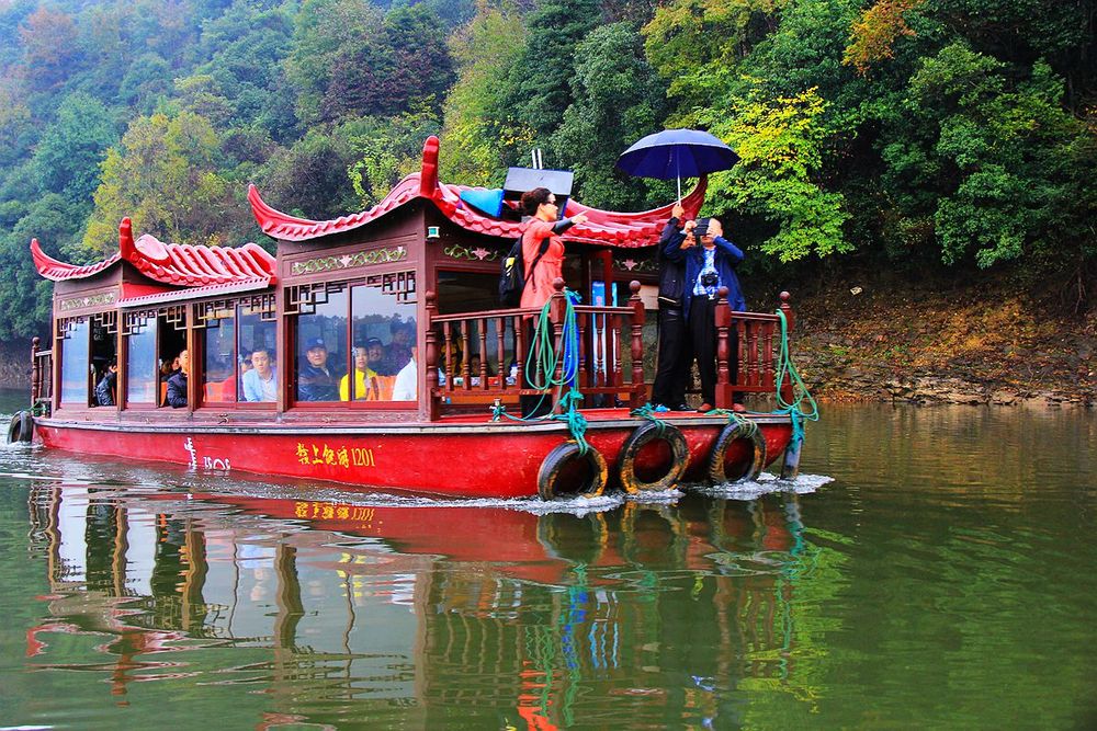 【鸳鸯湖风景区】,地处婺源西部,是江西省级自然生态保护区,景区内